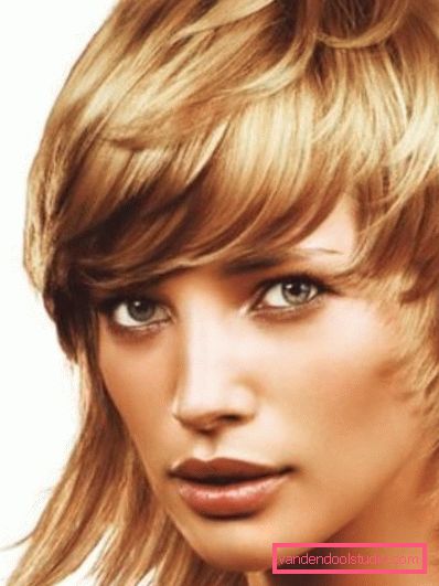 debutto sul taglio di capelli Debutto haircut su capelli medi e corti