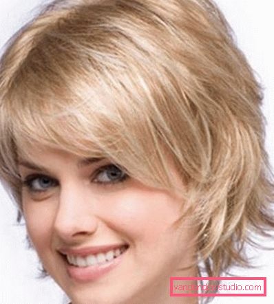Taglio capelli corti italiani Taglio di capelli