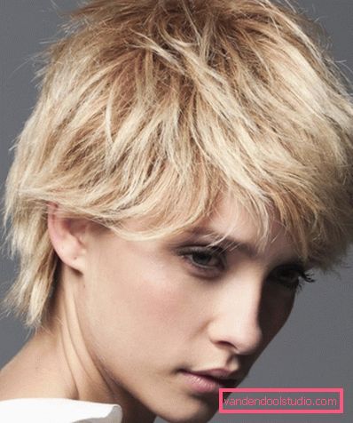 Taglio capelli corti italiani Taglio di capelli