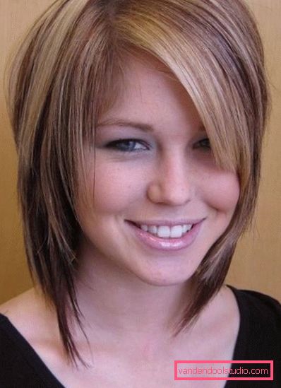 Taglio di capelli italiano su capelli medi Taglio di capelli