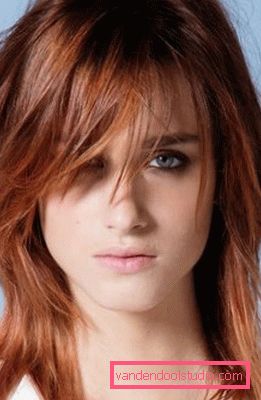 Taglio di capelli italiano su capelli medi Taglio di capelli