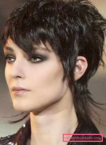 Taglio capelli corti italiani Taglio di capelli