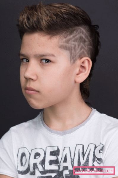 Tagli di capelli per ragazzi con una foto Tagli di capelli per ragazzi con modelli sui templi - acconciature di foto
