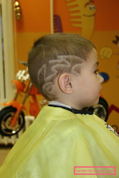 Tagli di capelli per ragazzi con modelli sui templi - acconciature di foto