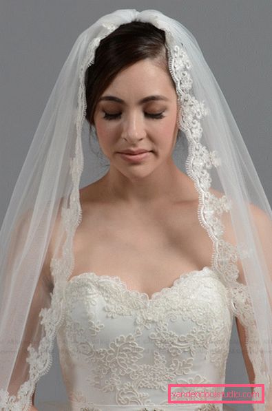 Acconciature da sposa con un velo in media