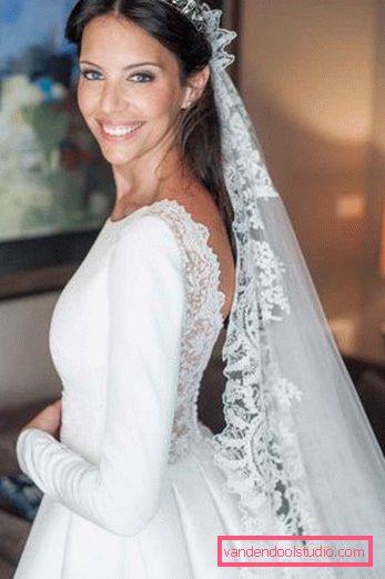 Acconciature da sposa con un velo in media
