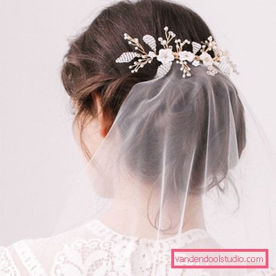 Acconciature da sposa con un velo su media
