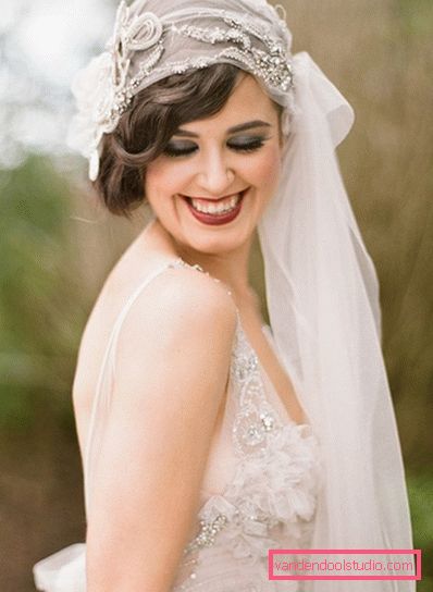 Acconciature da sposa con un velo in media