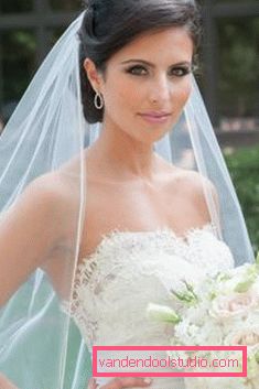 Acconciature da sposa con un velo in media