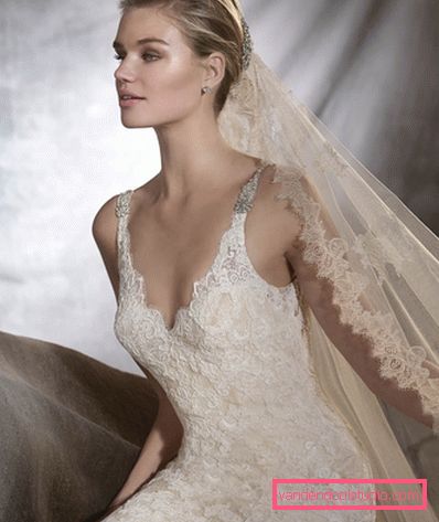 Acconciature da sposa con un velo in media