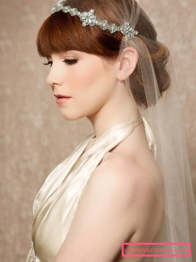 Acconciature da sposa con un velo in media