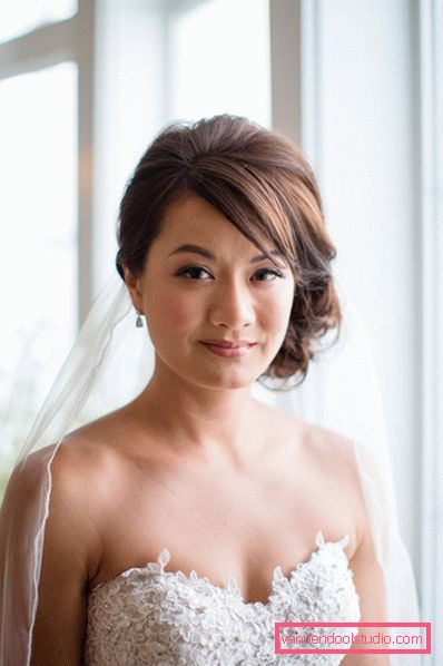 Acconciature da sposa con un velo in media