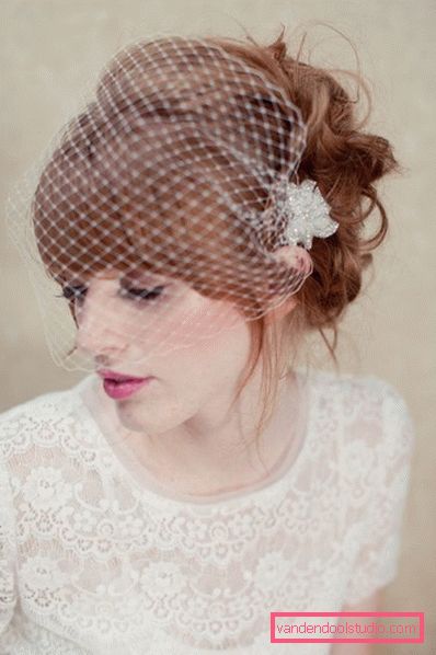Acconciature da sposa con un velo in media