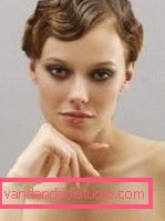 styling greco per la sposa con i capelli corti styling greco per la sposa con i capelli corti