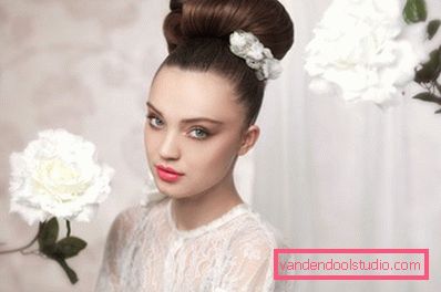 Sposa dai capelli castani con gli occhi verdi Sposa dai capelli castani con gli occhi verdi