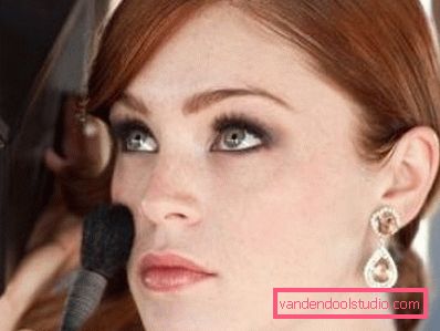Trucco per una sposa dagli occhi verdi rossa Trucco per una sposa dagli occhi verdi rossa