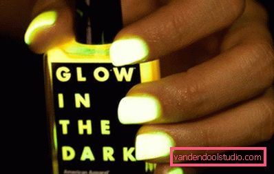 nail art luminosa e accattivante nail art luminosa e accattivante