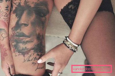 tatuaggio femminile dei rifiuti tatuaggio femminile dei rifiuti