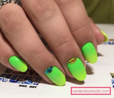 Manicure supernovae primavera-estate 2019-2020 - le tendenze della moda del design stagionale delle unghie