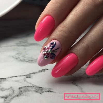 Manicure supernovae primavera-estate 2019-2020 - le tendenze della moda del design stagionale delle unghie
