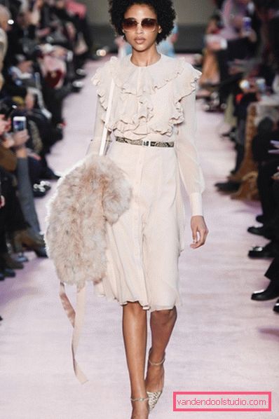 Megamodnye indossa abiti autunno-inverno 2019-2020 - foto