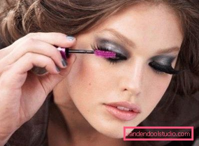 applicare cosmetici sulle ciglia applicare cosmetici sulle ciglia