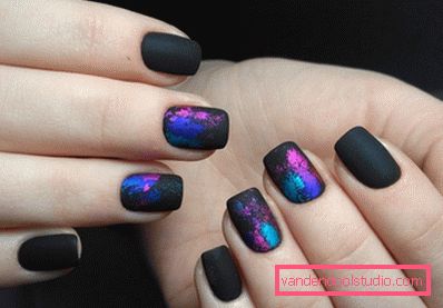 Manicure brillante con lamina 2019-2020 anni