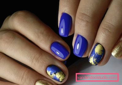 Manicure brillante con lamina 2019-2020 anni