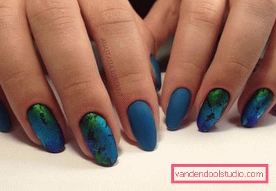 Manicure brillante con lamina 2019-2020 anni