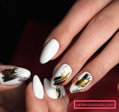Manicure brillante con lamina 2019-2020 anni