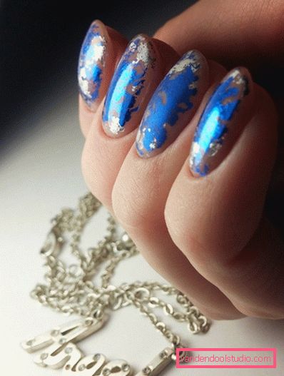 Manicure brillante con lamina 2019-2020 anni