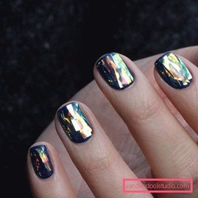 Manicure brillante con lamina 2019-2020 anni