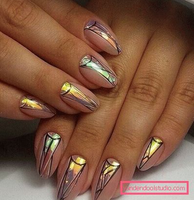 Manicure brillante con lamina 2019-2020 anni