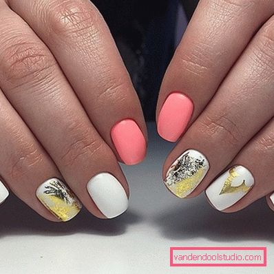 Manicure brillante con lamina 2019-2020 anni