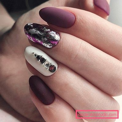 Manicure brillante con lamina 2019-2020 anni