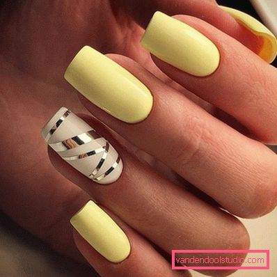 Manicure brillante con lamina 2019-2020 anni