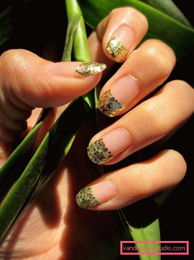 Manicure brillante con lamina 2019-2020 anni