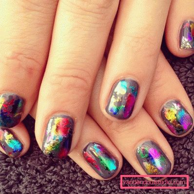 Manicure brillante con lamina 2019-2020 anni