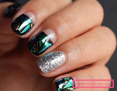 Manicure brillante con lamina 2019-2020 anni
