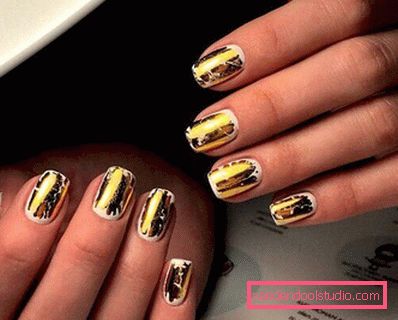 Manicure brillante con lamina 2019-2020 anni