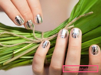 Manicure brillante con lamina 2019-2020 anni
