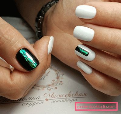 Manicure brillante con lamina 2019-2020 anni