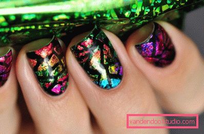 Manicure brillante con lamina 2019-2020 anni
