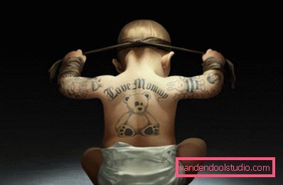 ragazzino con un tatuaggio ragazzino con un tatuaggio