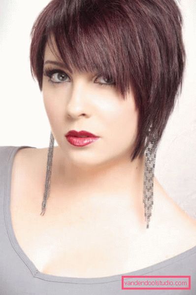 Posa un taglio di capelli corto a casa - Photo News 2019