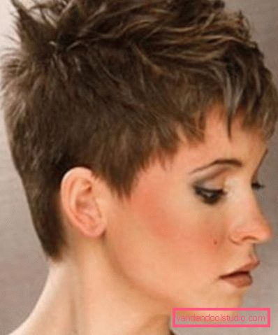 Posa un taglio di capelli corto a casa - Photo News 2019