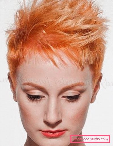 Posa un taglio di capelli corto a casa - Photo News 2019