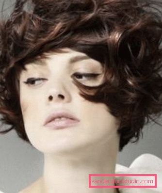 Posa un taglio di capelli corto a casa - Photo News 2019