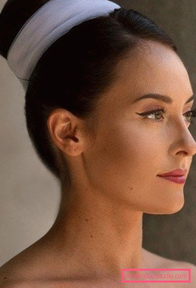 Acconciatura retrò Raffinate acconciature retrò chic o come essere ricordati ad una festa