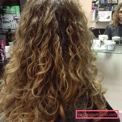 permanente sui capelli lunghi con grandi ricci Scegliere una permanente per capelli lunghi - foto di stile a lungo termine